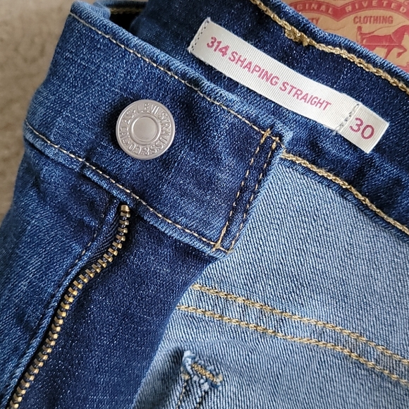 Levi Jeans - Picture 2 of 6